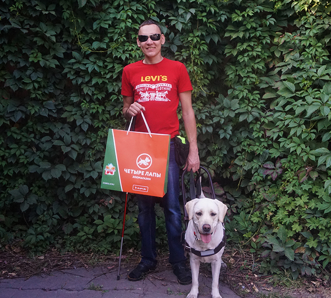 Игорь с собакой-поводырём