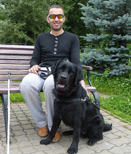Руслан со своей собакой